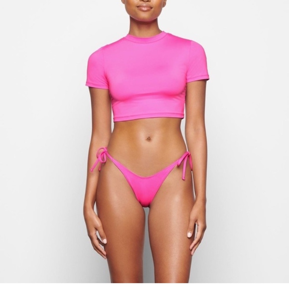 🔥 SKIMS Glossy Swim Top | Neon Pink | L🔥 - Picture 8 of 10